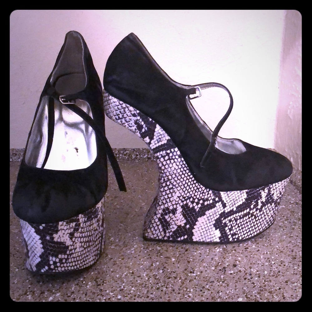 Vizo Fiare 💕Size 10💕 Anti Gravity Wedges